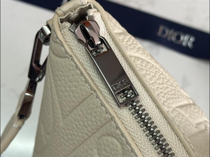 2025228Y 600P203146398